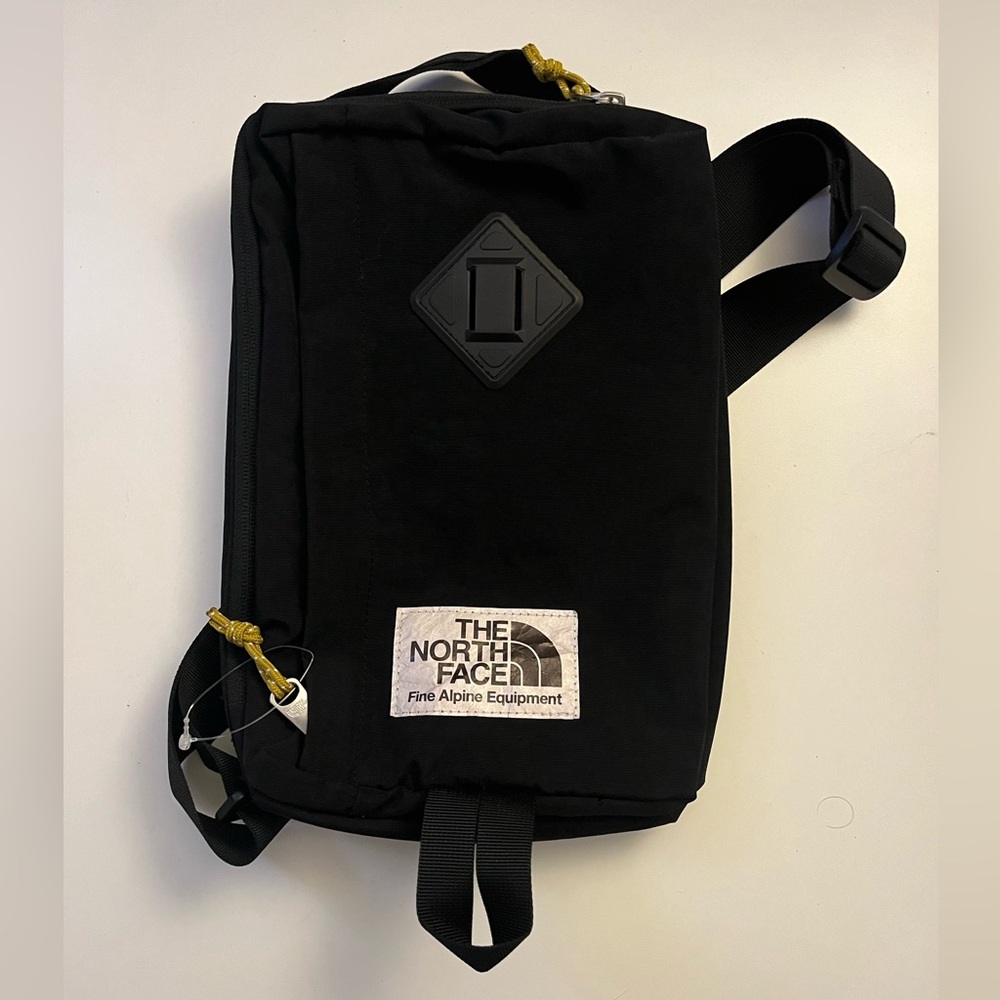 North Face Berkeley Field Bag Crossbody OS